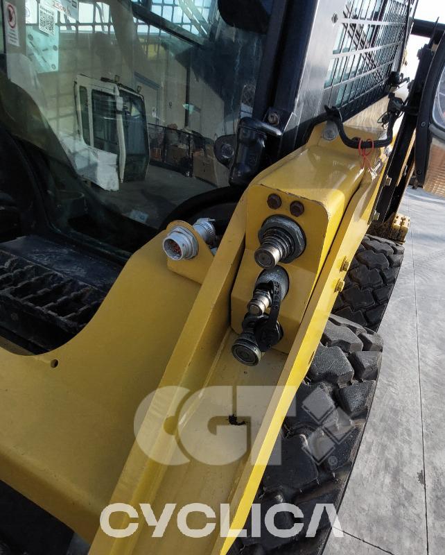 Skid steers  242D3 ME600592 - 9