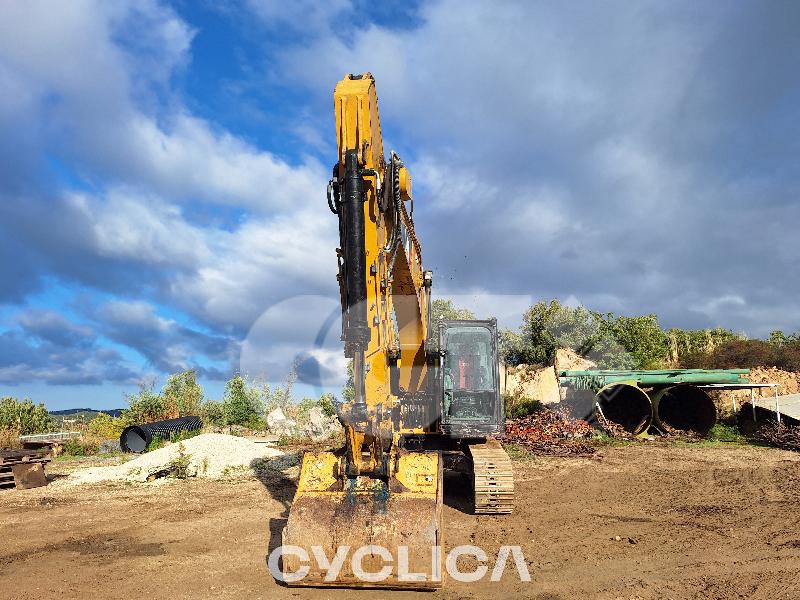 Ровокопачи-гасеничари 323F SA FA210149 - 3