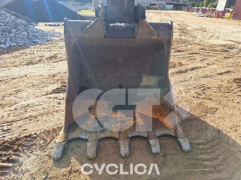 Ровокопачи-гасеничари 323F SA FA210149 - 5