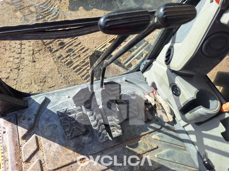 Ровокопачи-гасеничари 323F SA FA210149 - 15