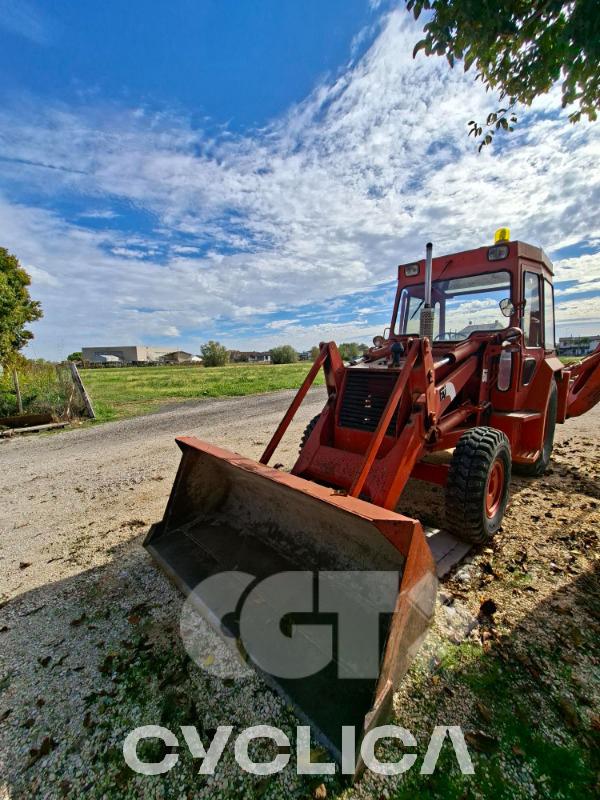 Rovokopači-utovarivači 67BDT EU05245M0UPV### - 2