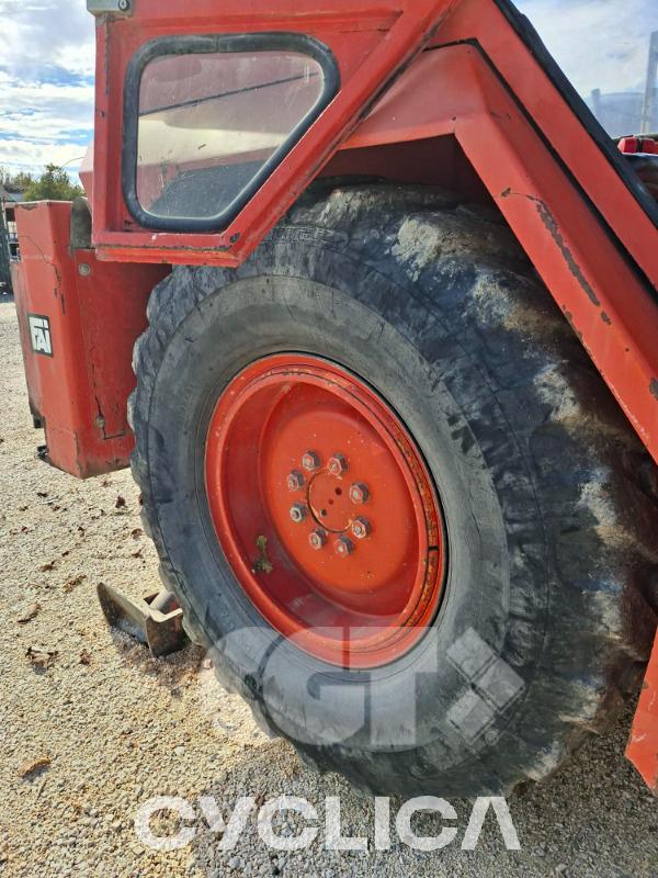 Rovokopači-utovarivači 67BDT EU05245M0UPV### - 5