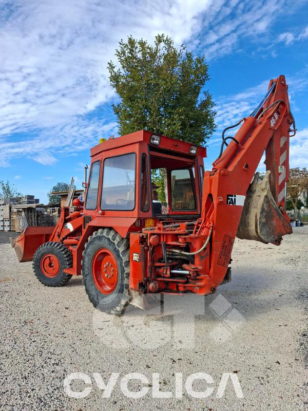 Rovokopači-utovarivači 67BDT EU05245M0UPV### - 3