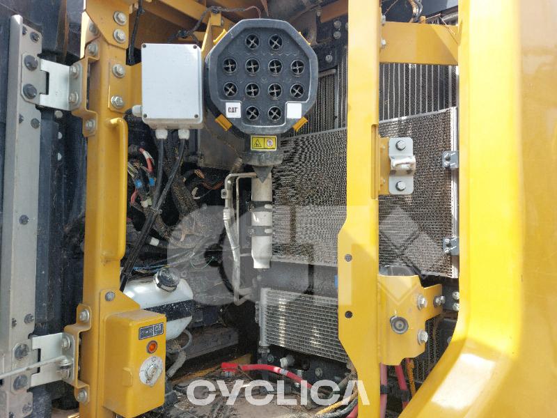 Ровокопачи-гасеничари 315 NG YDE00260 - 7