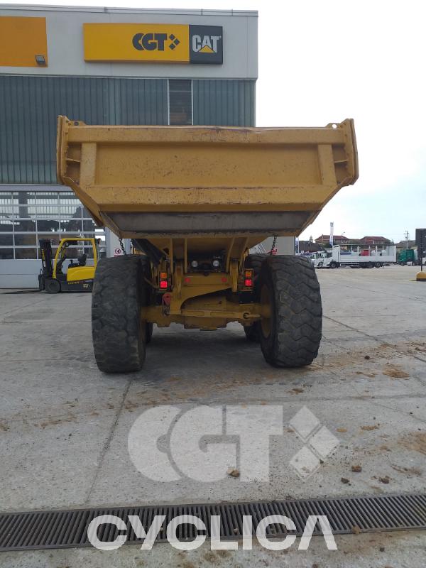 Dumpera dhe kamionë të artikuluar 730 3T302411 - 3