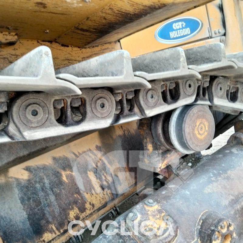 Buldožerji in traktorji goseničarji  D6T LAE00380 - 5