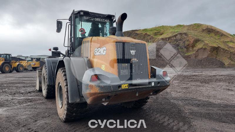 Utovarivači na točkovima  821 ZHE12### - 4