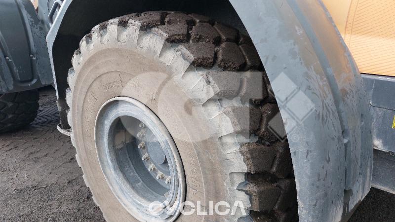 Utovarivači na točkovima  821 ZHE12### - 7