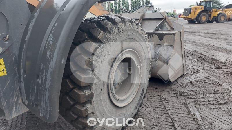 Utovarivači na točkovima  821 ZHE12### - 9