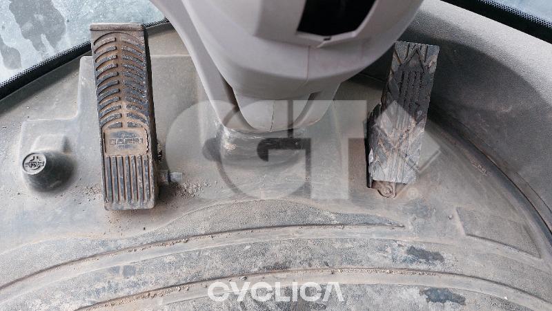 Utovarivači na točkovima  821 ZHE12### - 15