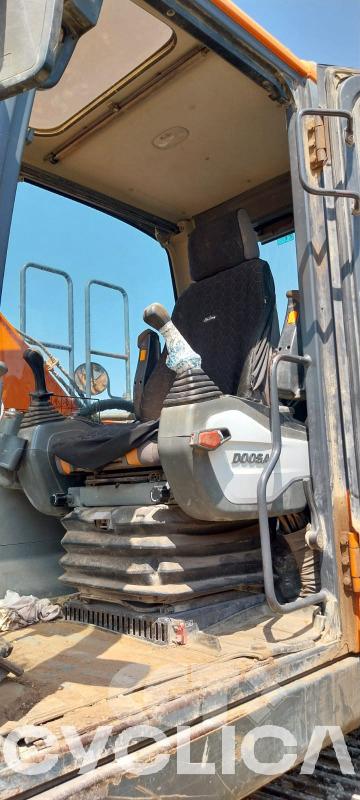 Bageri guseničari  DX235 DHKCEBB### - 9