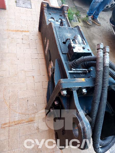 Bagri goseničarji  320GC LN YTF00### - 14