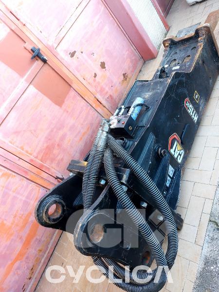 Bagri goseničarji  320GC LN YTF00### - 15