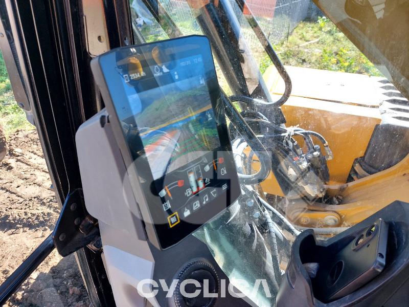 Bagri goseničarji  320GC LN YTF00### - 12