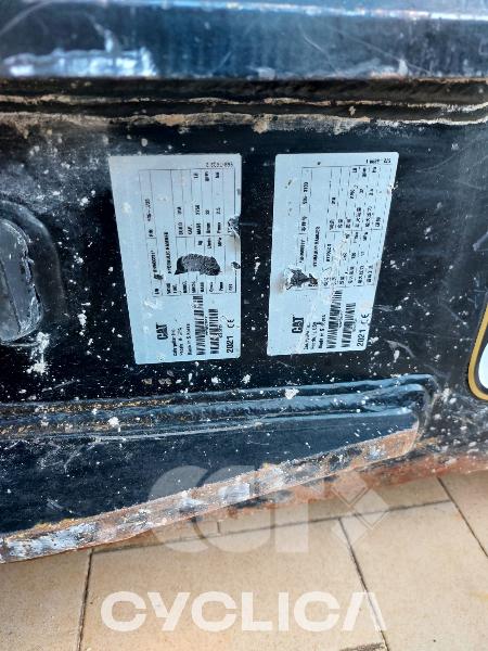 Bagri goseničarji  320GC LN YTF00### - 17