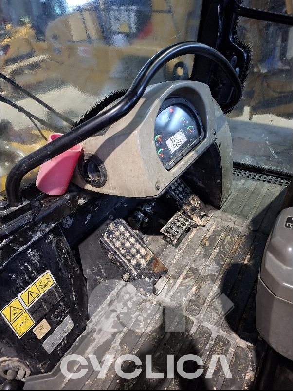 Gusjeničari 963D LCS01668 - 5