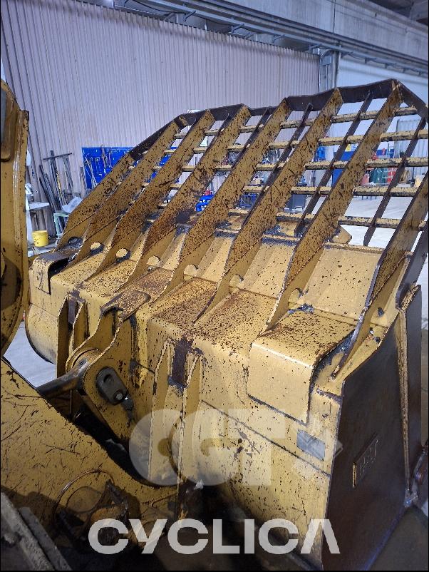 Gusjeničari 963D LCS01668 - 16