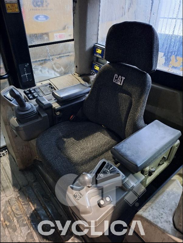 Gusjeničari 963D LCS01668 - 4