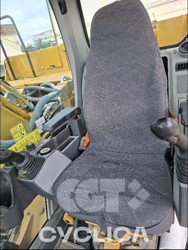 Bagri goseničarji 326 NG GWP00### - 12