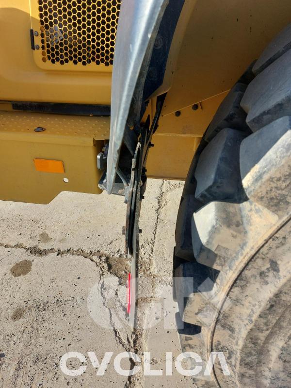 Nakladalci na kolesih 950M XCJ10326 - 12