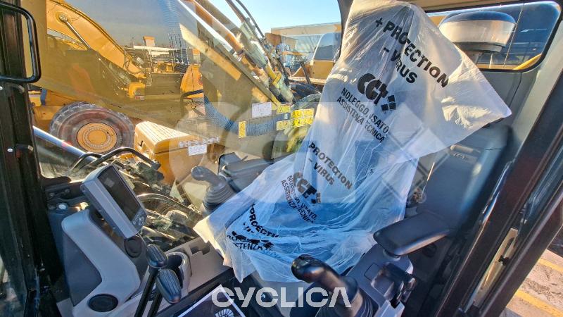 Bageri gusjeničari  352F NDC80252 - 17