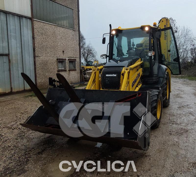 Ngarkues/Gërmues me Rrota WB97R-8 F60040 - 2