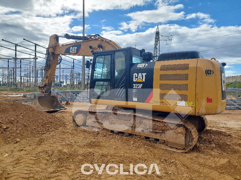 Ровокопачи-гасеничари  323F MFY20106 - 2