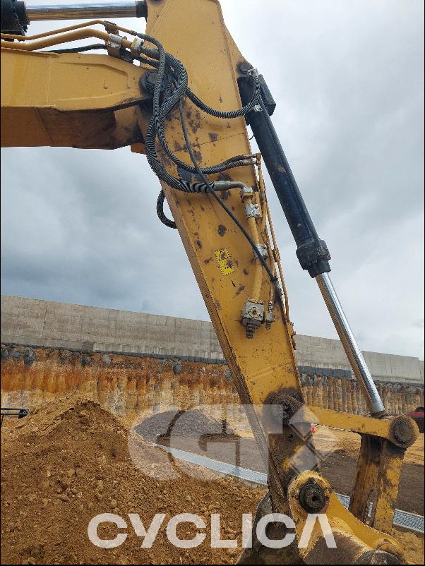 Ровокопачи-гасеничари  323F MFY20106 - 13