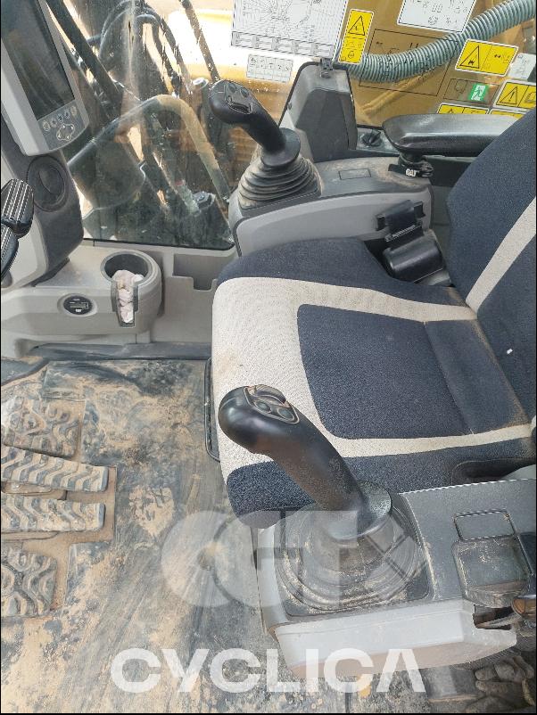 Ровокопачи-гасеничари  323F MFY20106 - 15