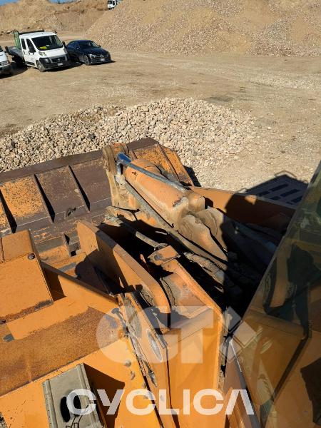 Натоварувачи на тркала  821 JEE0157### - 8