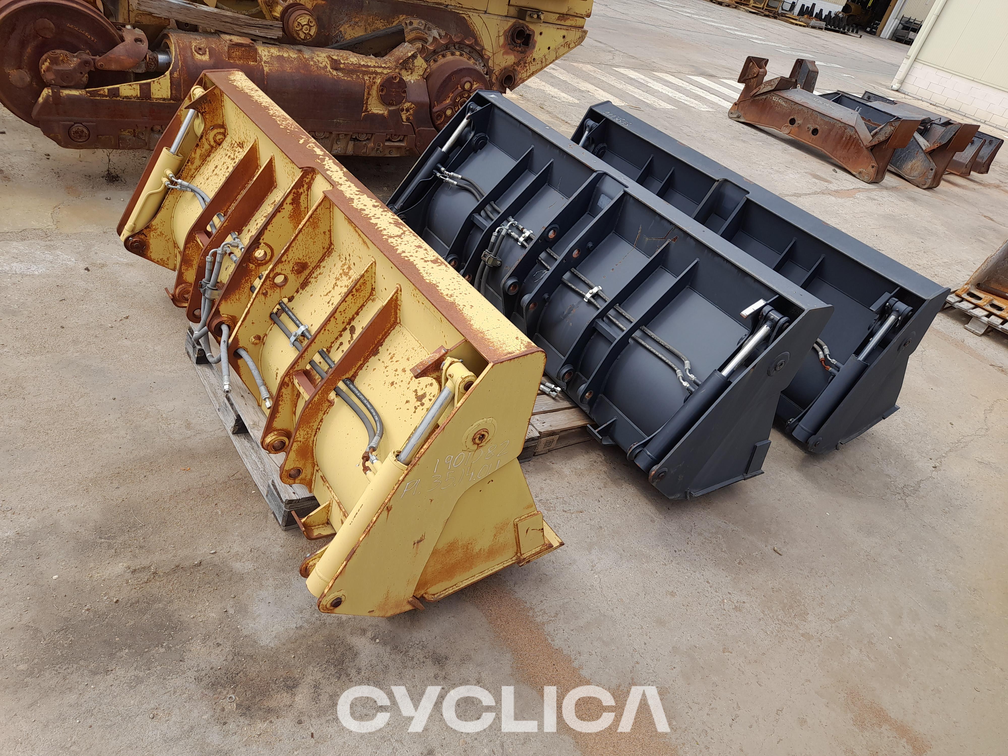 Drugi  PIEZAS US 1118636 - 2