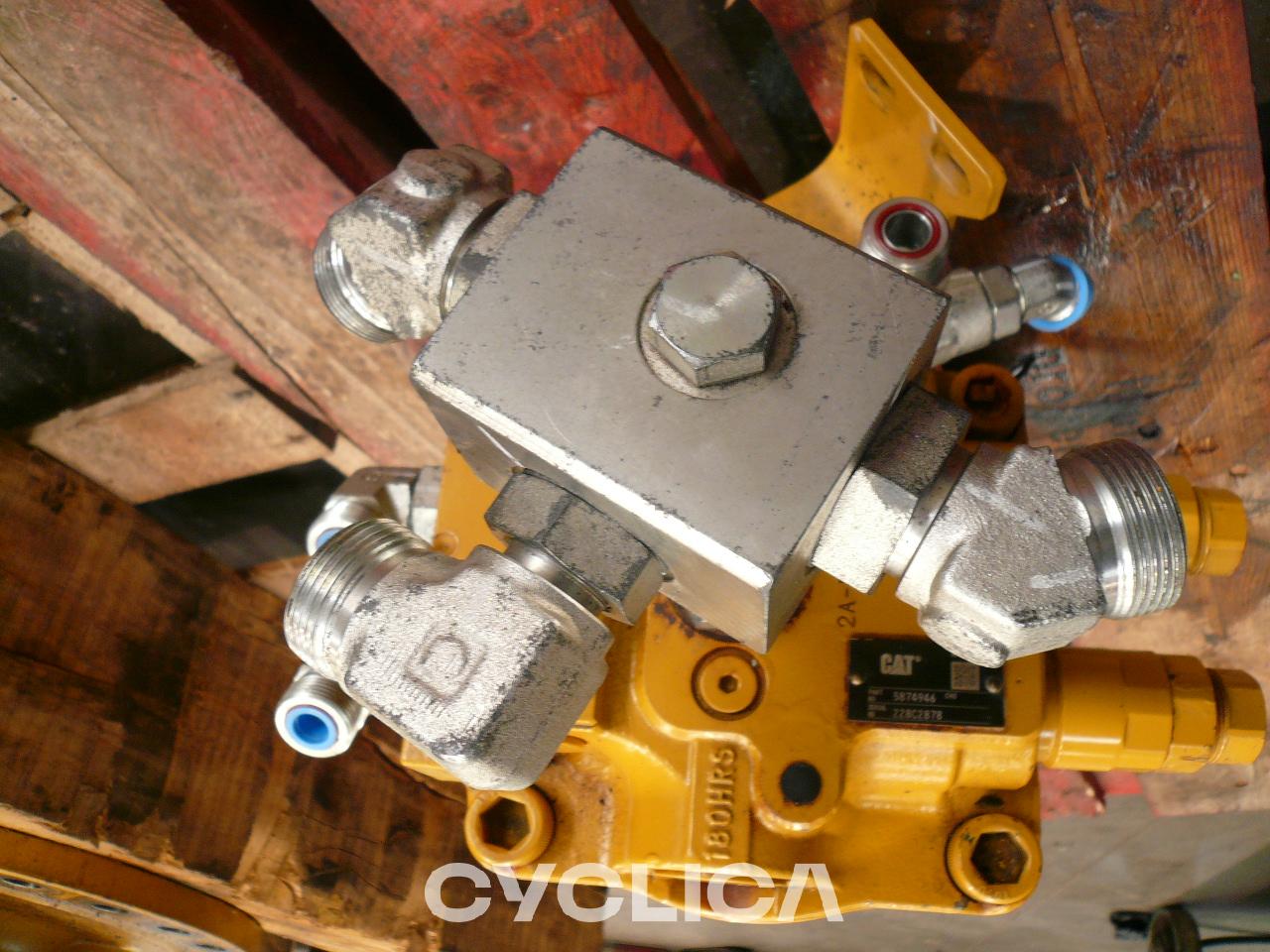 Hidraulički 340L 5874946 - 3