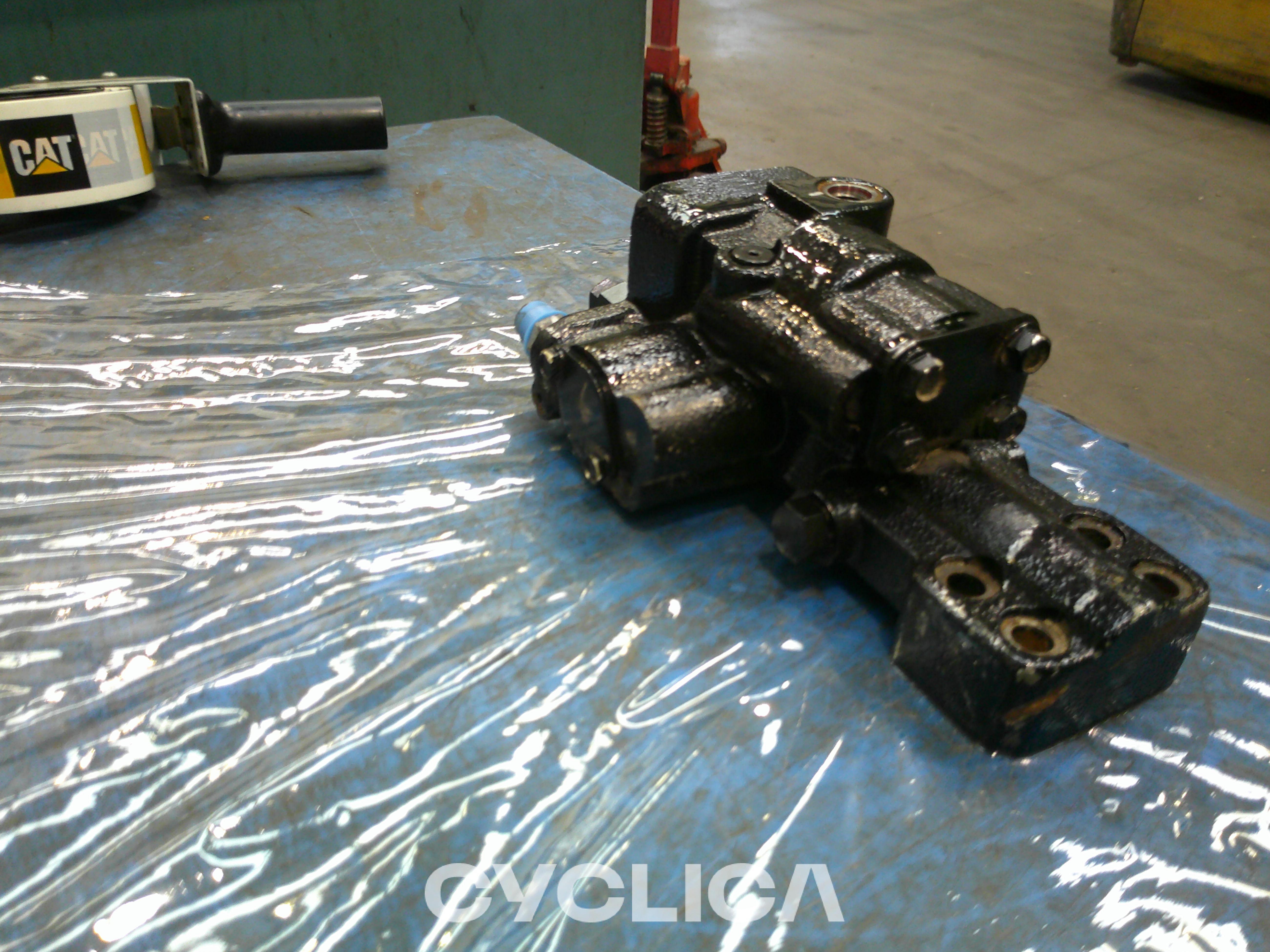 Hidraulični 320G 5075967 - 2