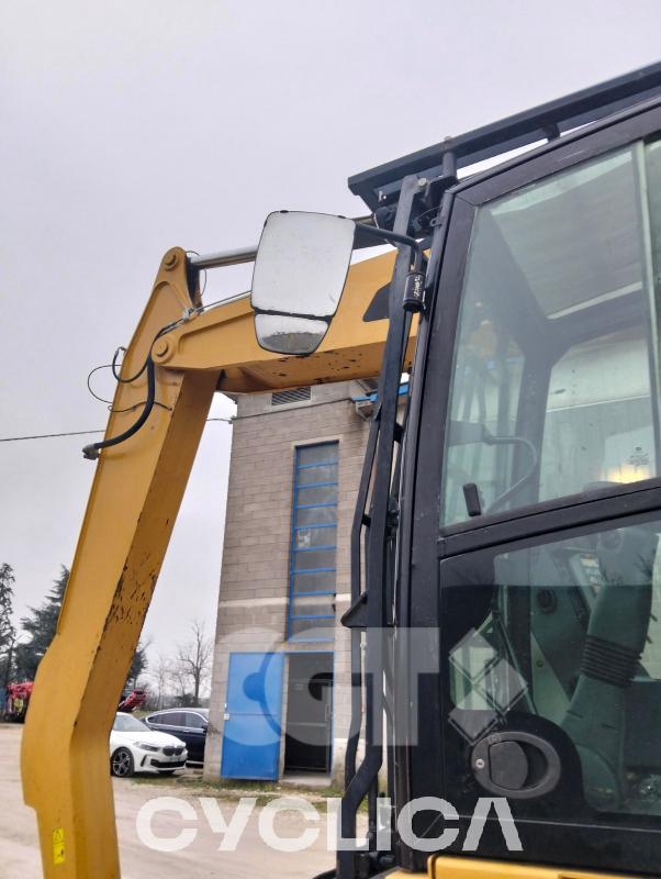 Escavatori gommati  MH3022 FB300215 - 15