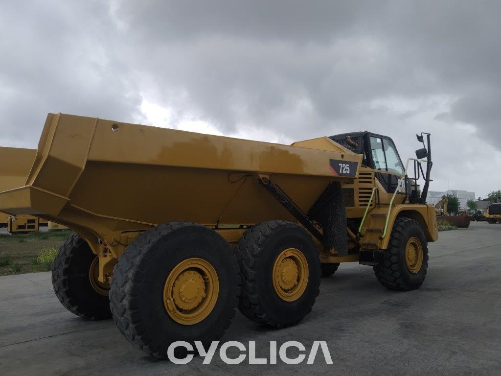 Дампери и зглобни камиони  725 B1L02779 - 3