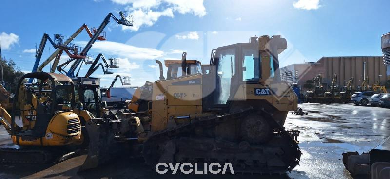 Булдожери и булдожери-гасеничари D6N MLW00151 - 2