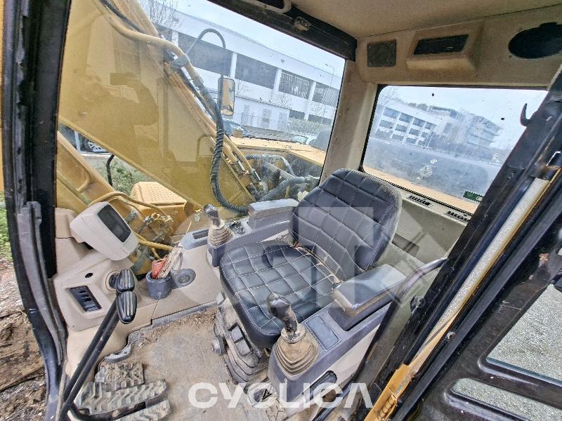 Ровокопачи-гасеничари 319C KGL00812 - 16