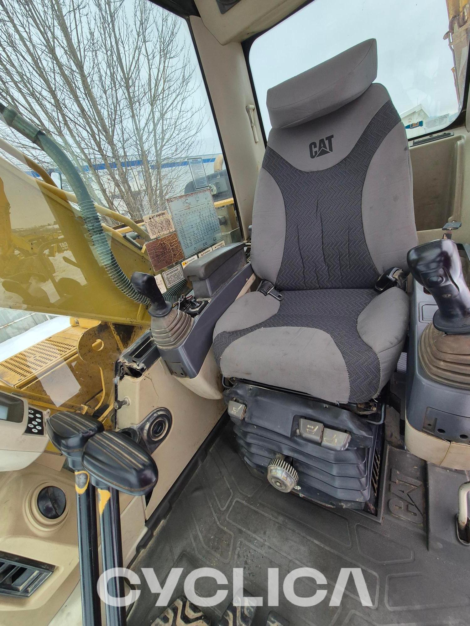 Crawler excavators  318C FAA00239 - 5