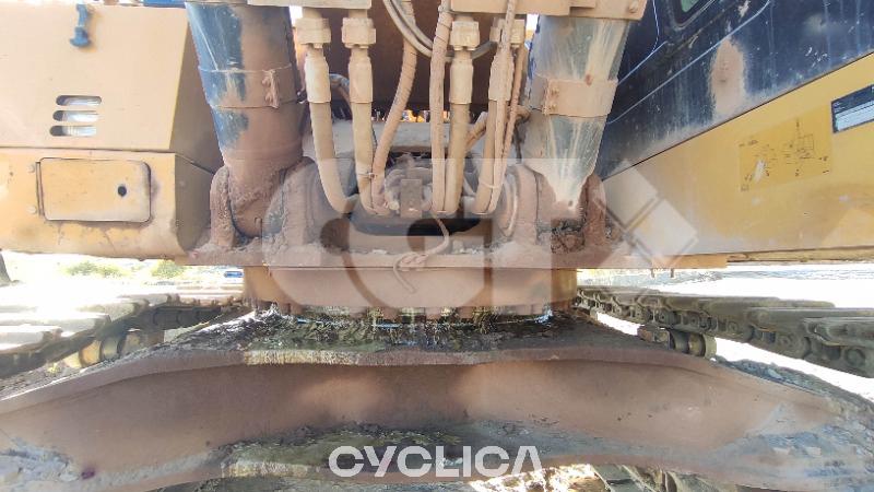 Bageri gusjeničari  374F DNM00### - 21