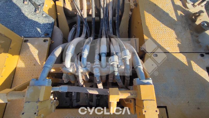 Bageri gusjeničari  374F DNM00### - 24