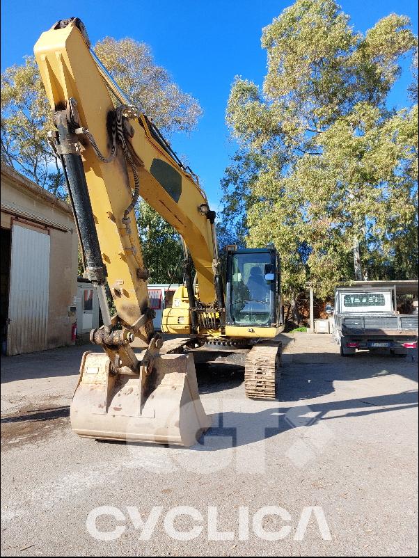 Ровокопачи-гасеничари 323D RAC00577 - 2