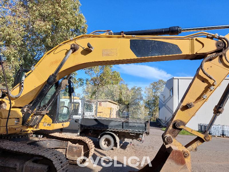 Ровокопачи-гасеничари 323D RAC00577 - 7