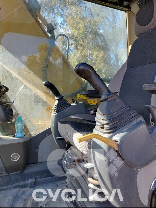 Ровокопачи-гасеничари 323D RAC00577 - 12