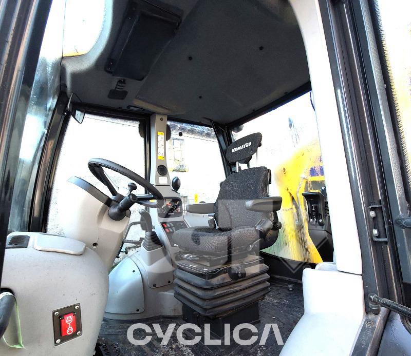 Ngarkues/Gërmues me Rrota  WB97R-8 F60040 - 11