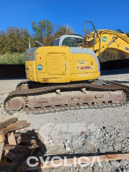 Crawler excavators NHE235 YU04-00### - 3