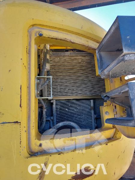 Crawler excavators NHE235 YU04-00### - 8