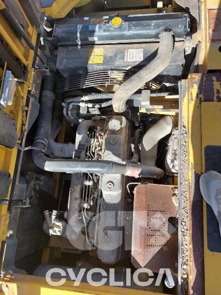 Crawler excavators NHE235 YU04-00### - 9