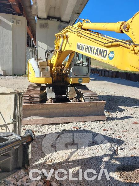 Crawler excavators NHE235 YU04-00### - 13