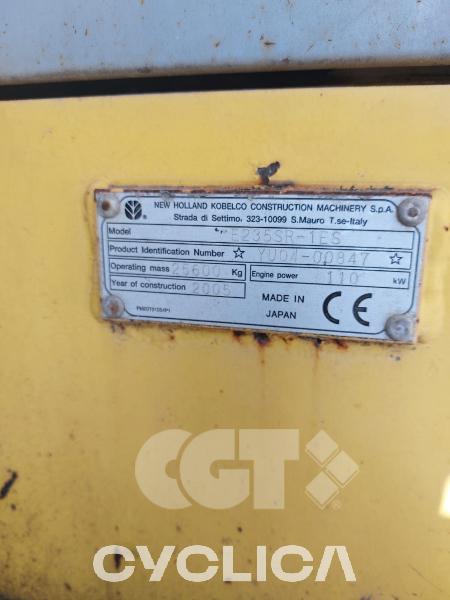 Crawler excavators NHE235 YU04-00### - 16