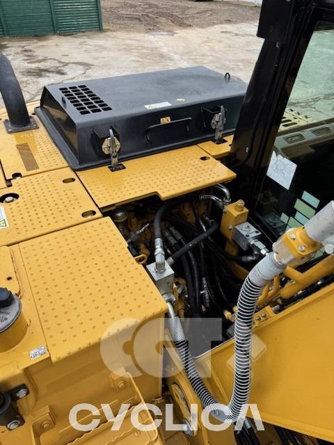 Ровокопачи-гасеничари  313FGC GJD10452 - 11